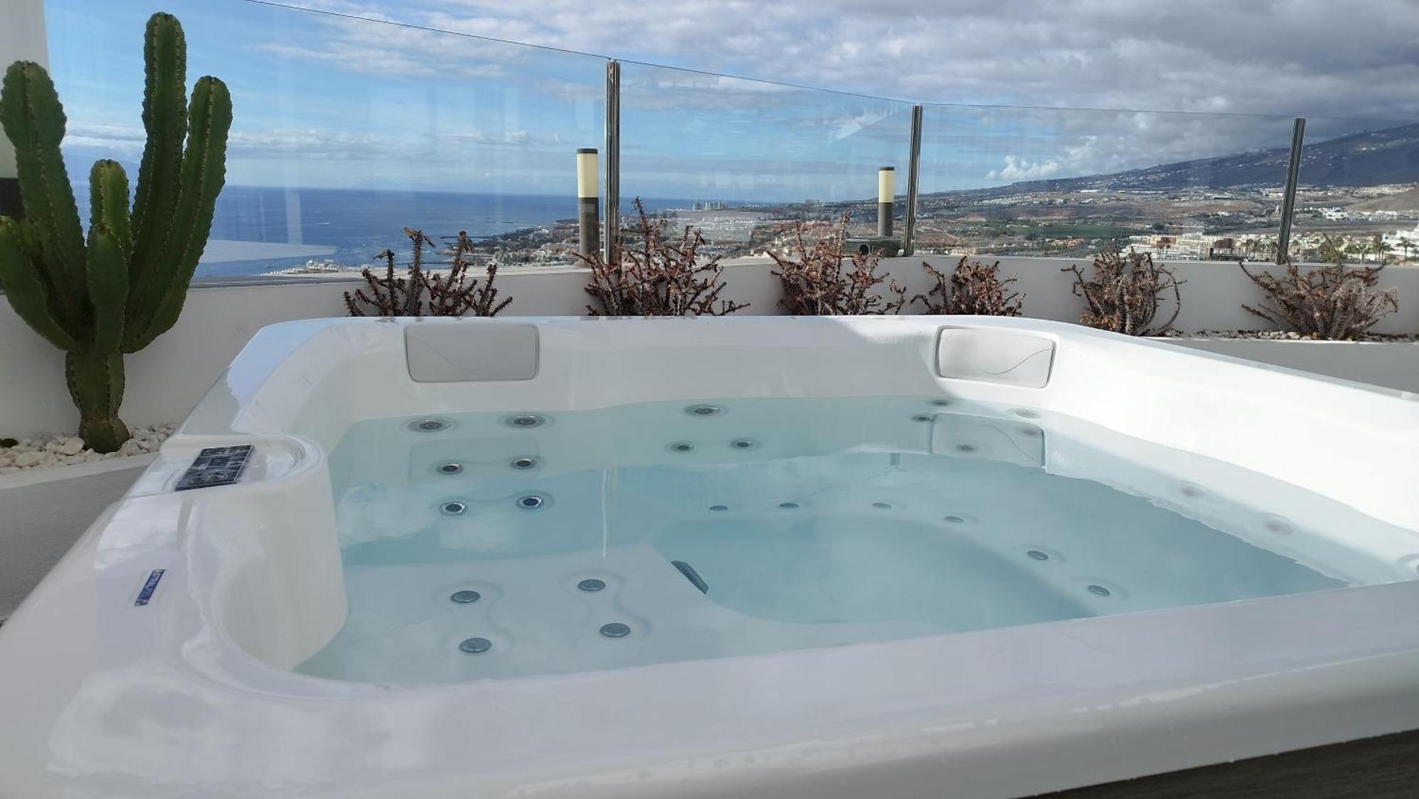 Sunset White Villa - Ocean View, Jakuzzi, Heated Pool, Air-Conditioning, Grill Playa de las Américas Buitenkant foto